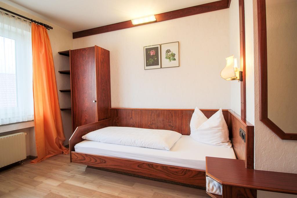 Hotel-Restaurant Lowen Süßen Værelse billede