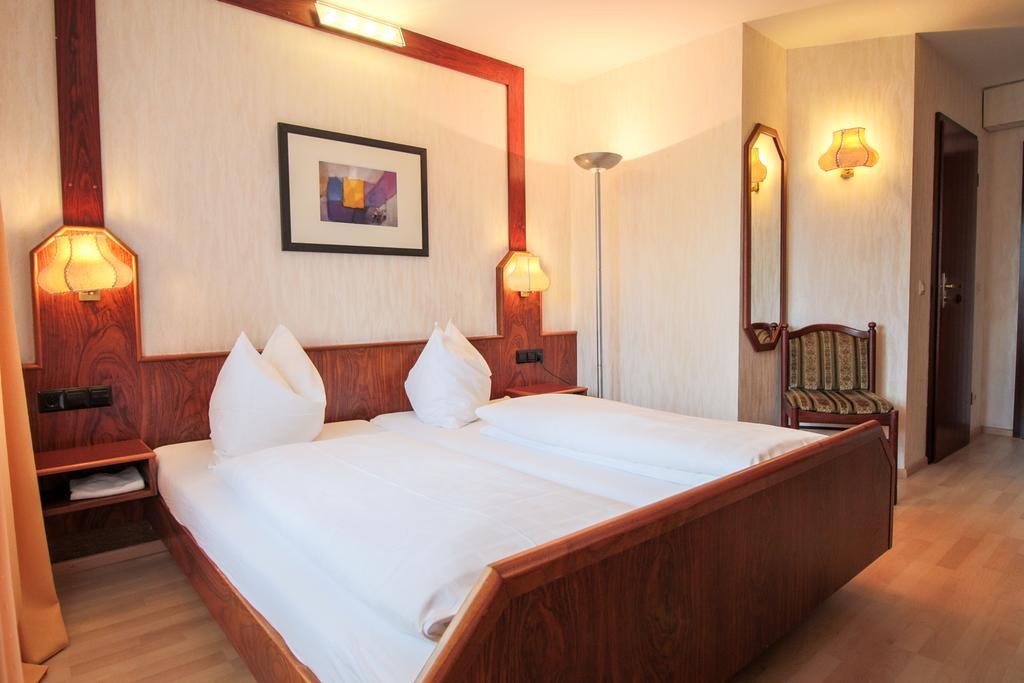 Hotel-Restaurant Lowen Süßen Værelse billede