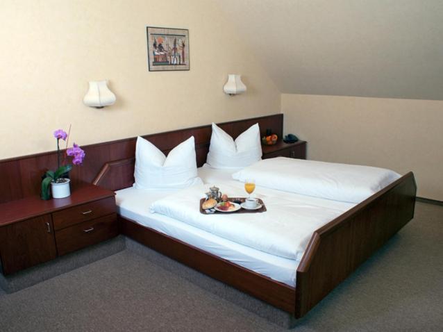 Hotel-Restaurant Lowen Süßen Værelse billede